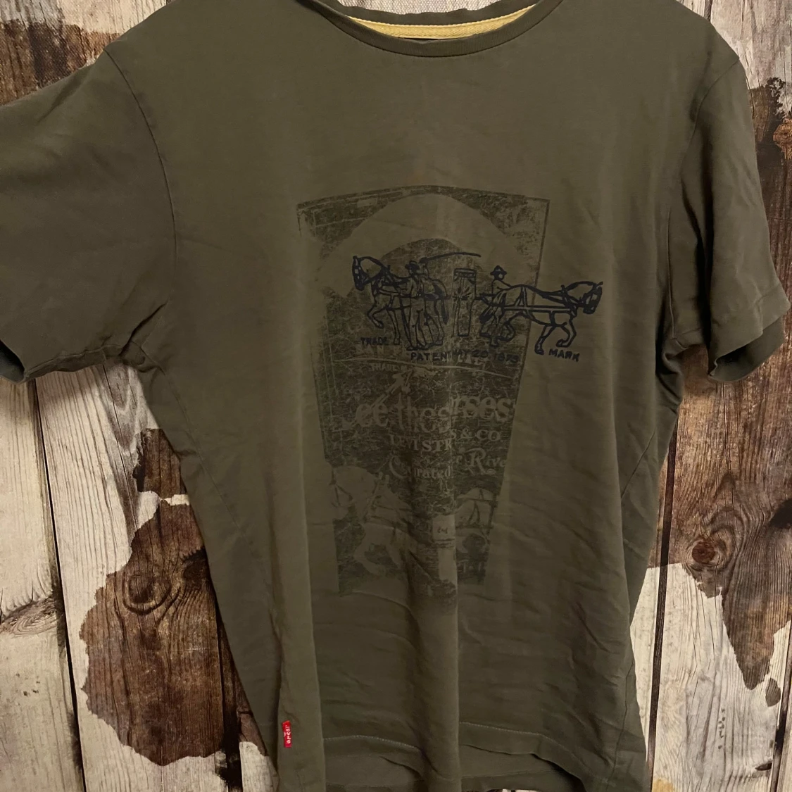 Olivgrön Levi's t-shirt med tryck - 1