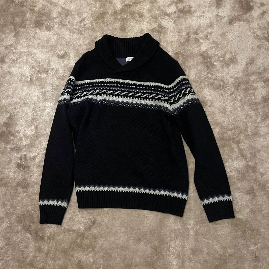 Svart polotröja med mönster Easy Wear