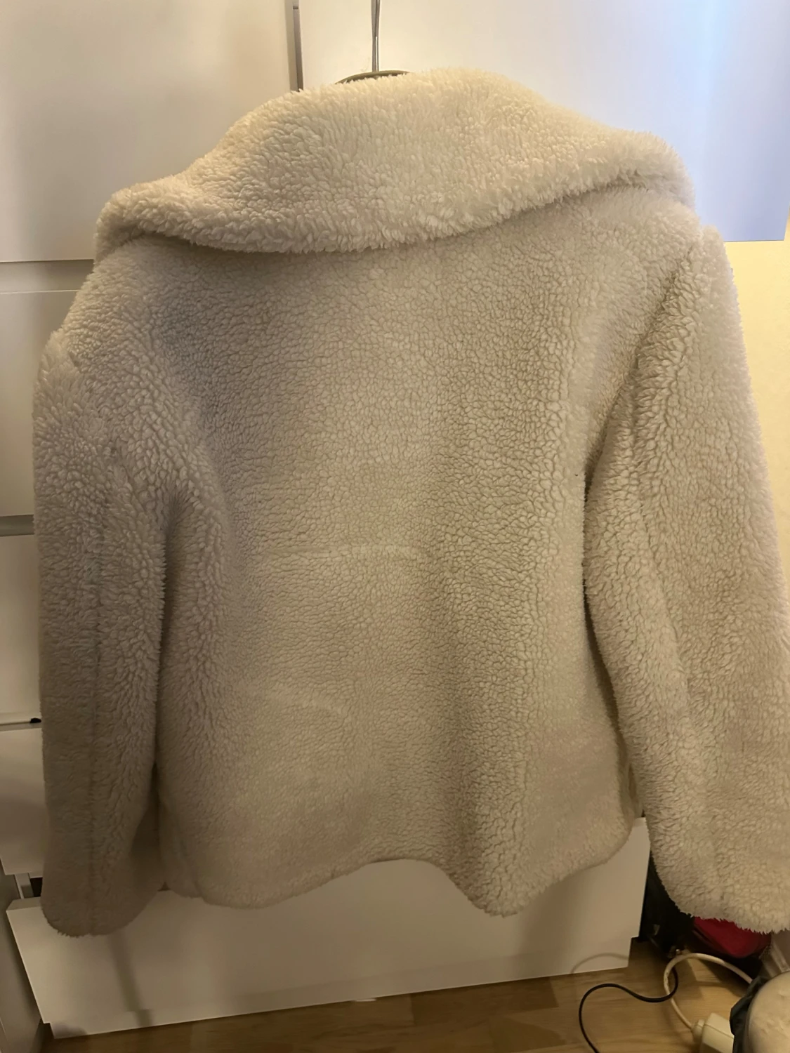 Beige teddyjacka från NA-KD, strl 36