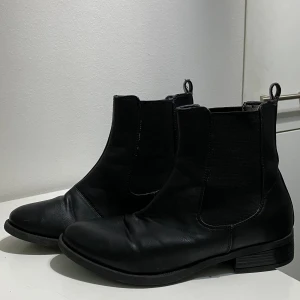 Svart skor - Ett par svarta skor som ni kanske vill köpa? 💕