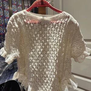 Tröja Zara  - Snygg tröja från Zara !!! Knappt använd 🤍