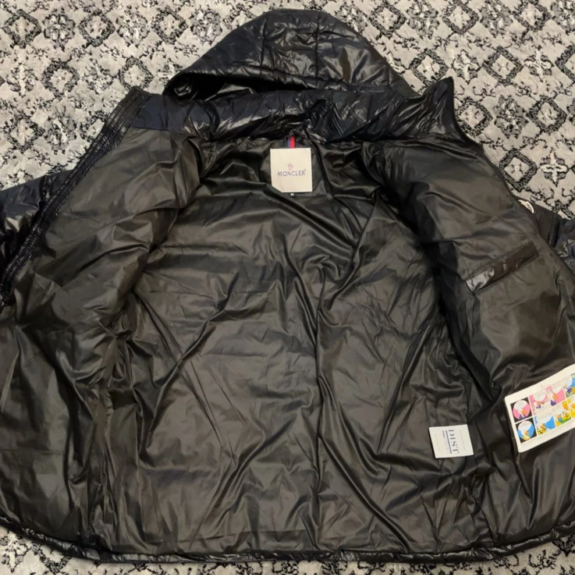 Svart Moncler pufferjacka med huva - 1