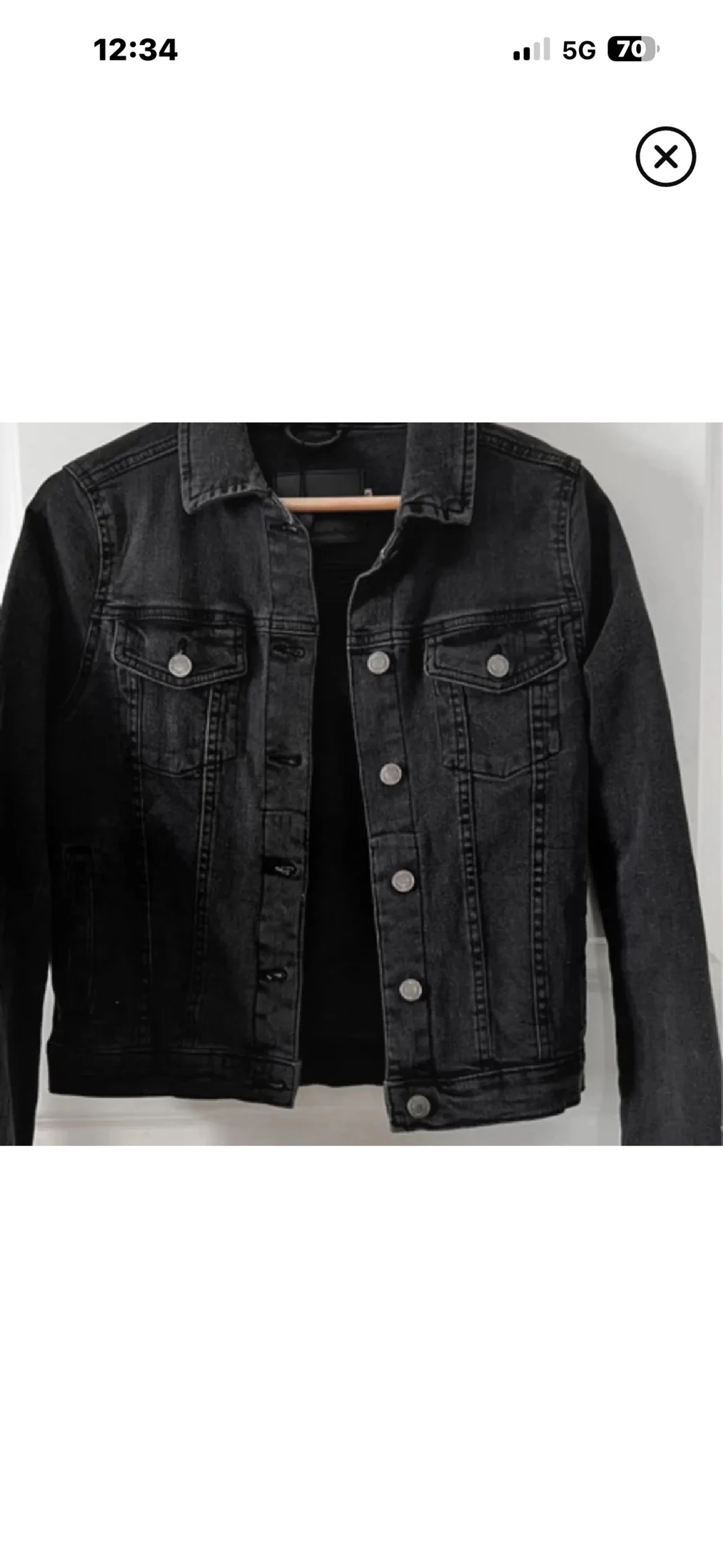 Svart jeansjacka med knappar