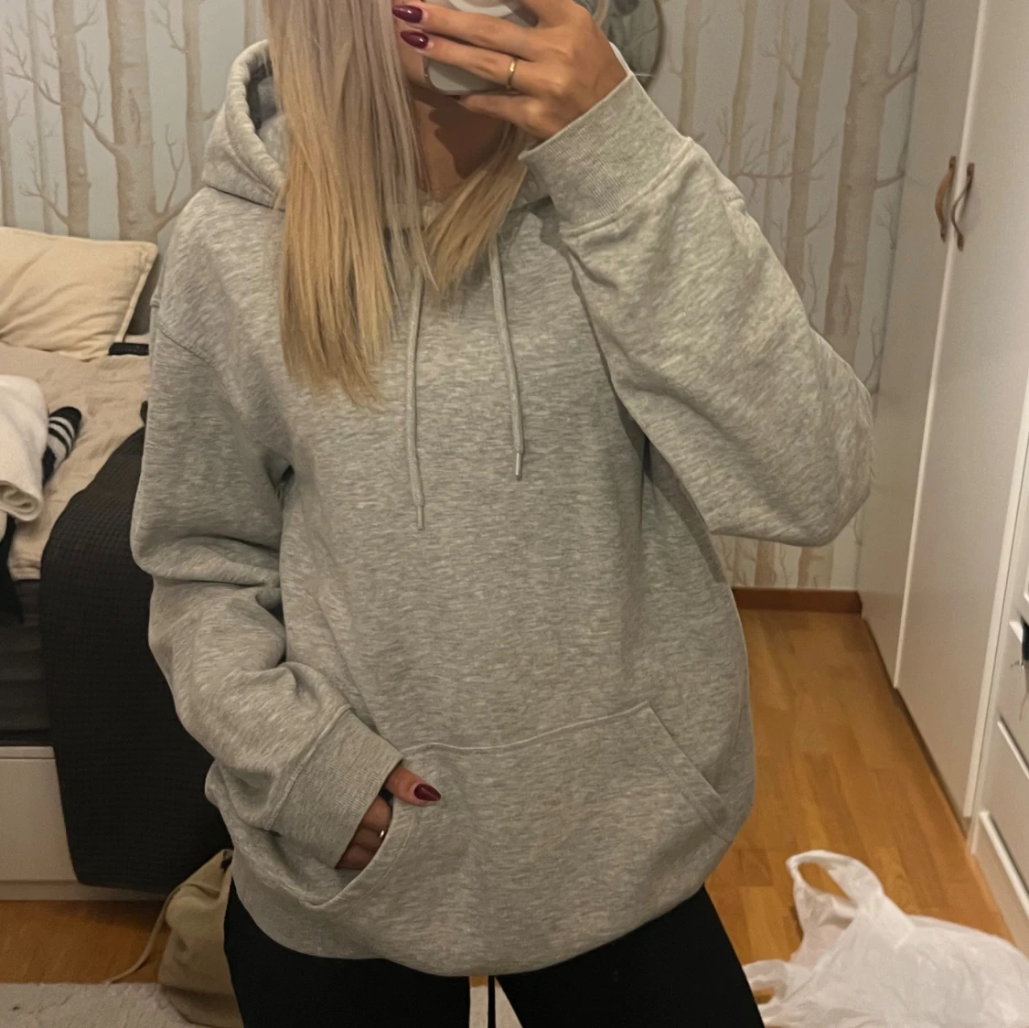 Grå hoodie från H&M - 1