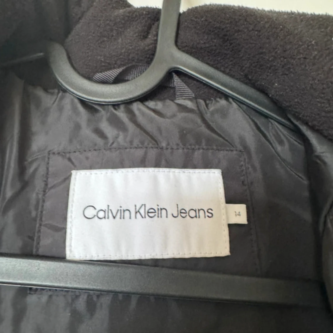 Svart pufferjacka från Calvin Klein Jeans - 4