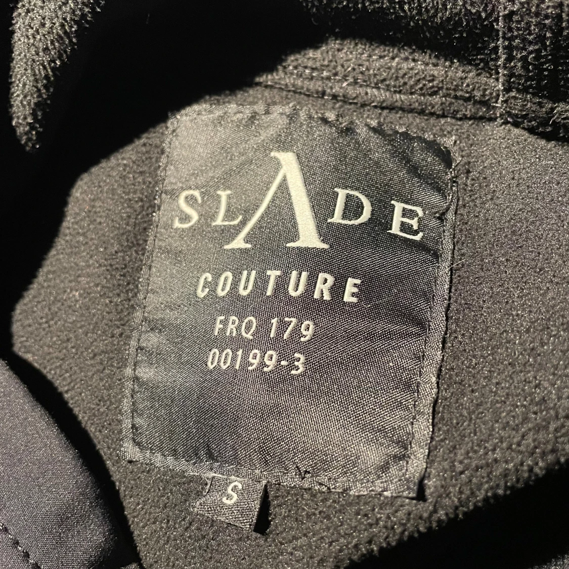 Svart hoodie från Slade Couture - 3