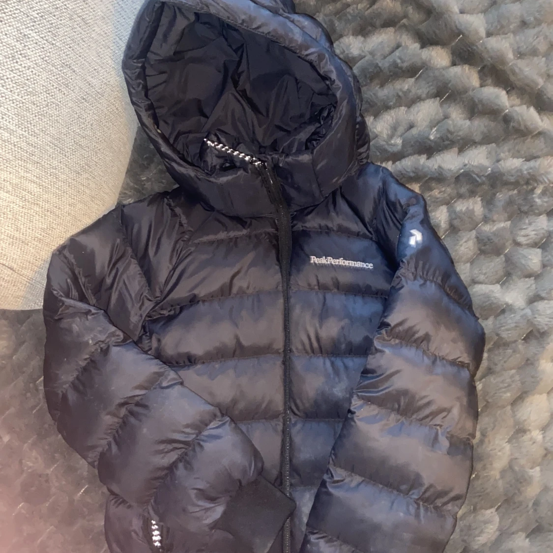 Svart BARNVINTERJACKA strlk 130 Peak Performance