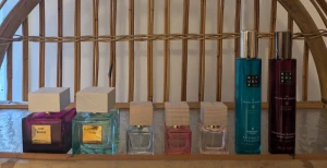 Rituals split🌸 - Splittar mina Rituals parfymer och bodyspray i glasdekanter med spray ✨️3 ml-25 kr, 5 ml-45 kr✨️Skriv vilka du önskar så lägger jag ut som ett nytt paket✨️Dessa dofter finns 🔅Ciel rouge 🔅Soleil d'or🔅Ocean infini🔅Reve de Hanami🔅Fleurs de L'Himalaya🔅Rituals of Karma🔅Rituals of Ayurveda 