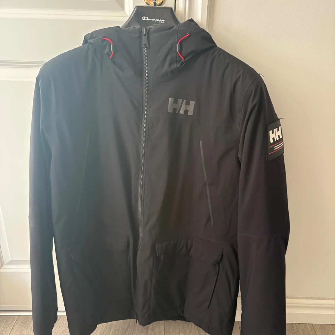 Svart jacka från Helly Hansen