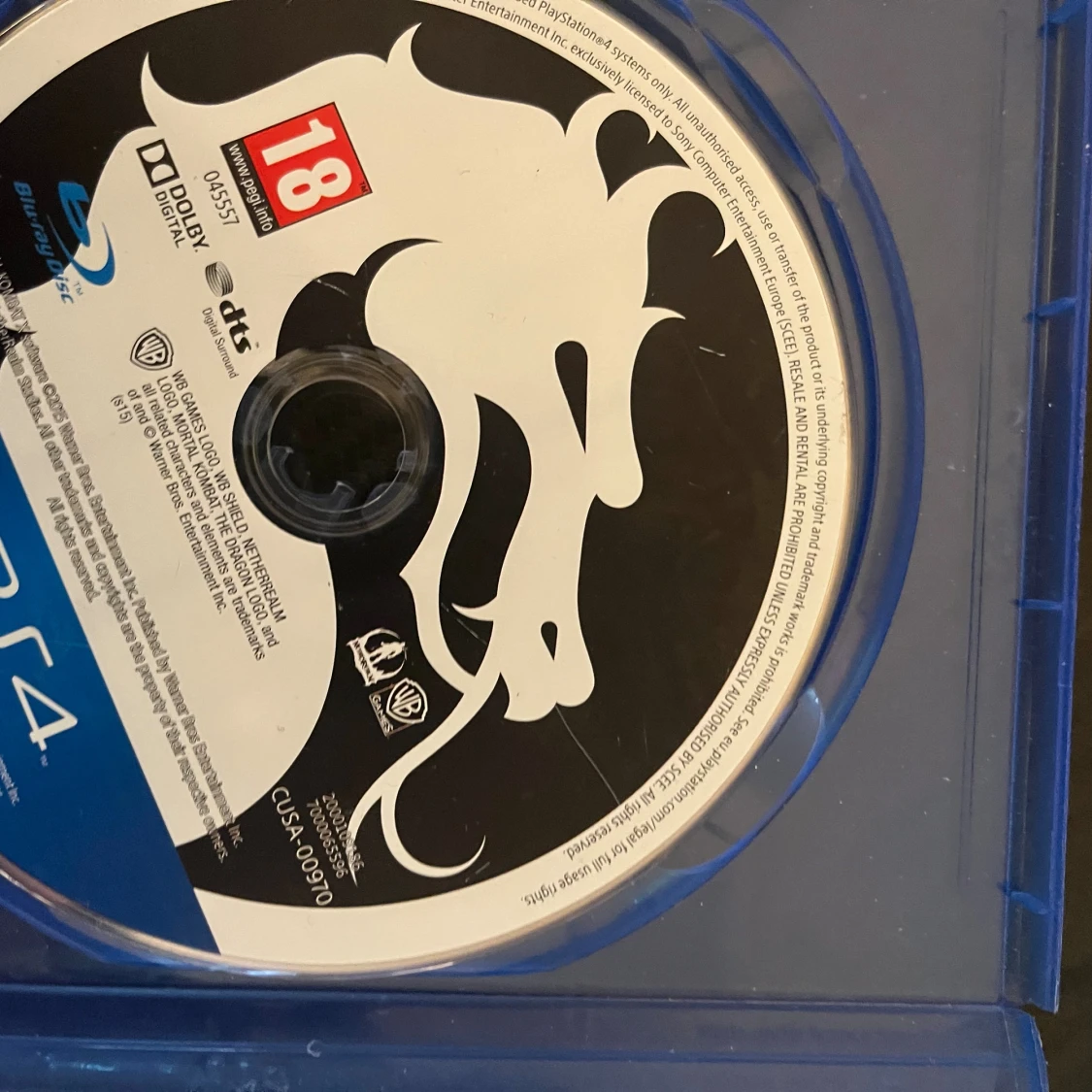 PlayStation 4 med handkontroll och spel - 2