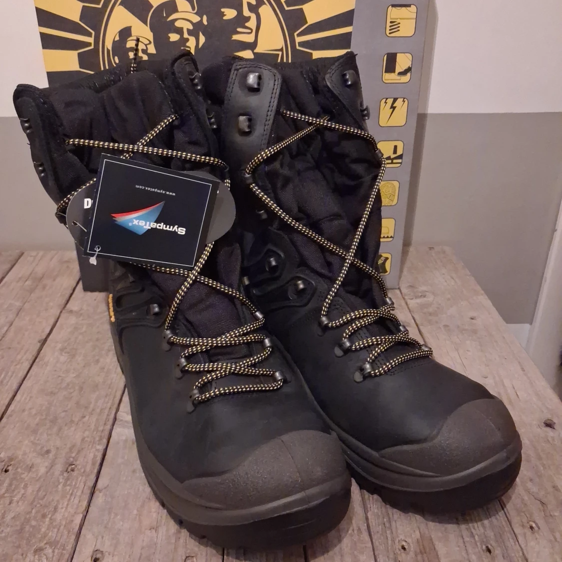 Svarta kängor från Grisport