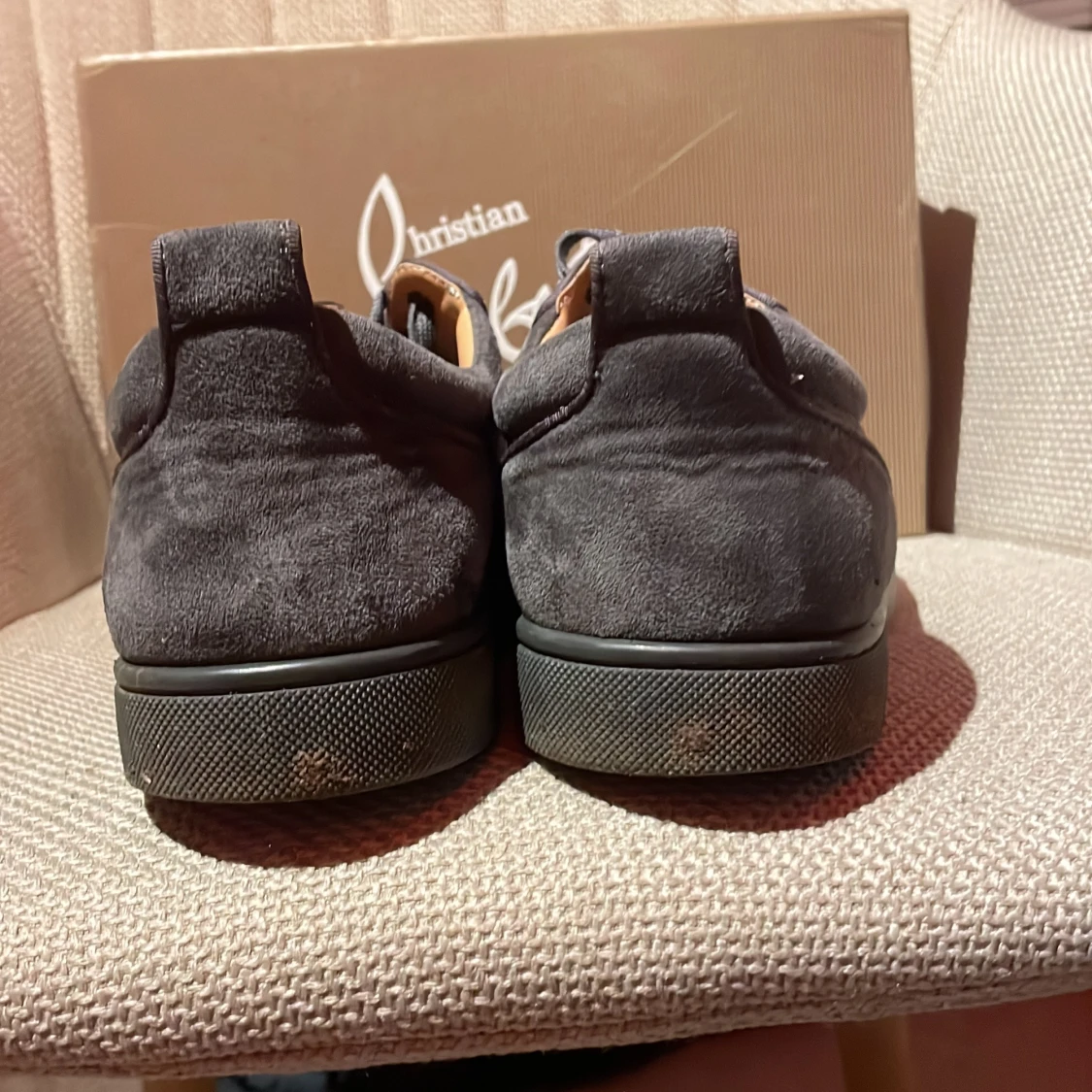 Gråa sneakers från Christian Louboutin - 4