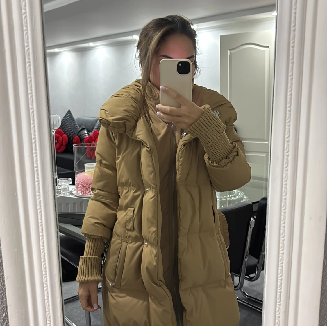 Beige pufferjacka från Amisu med bälte - 4