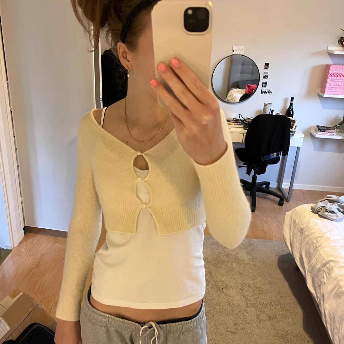 Ljusbeige croppad kofta