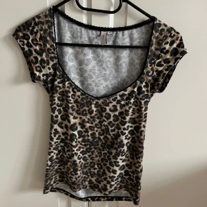 Nellytopp - Supersnygg topp från Nelly. Jättebra skick. Storlek xs🩷