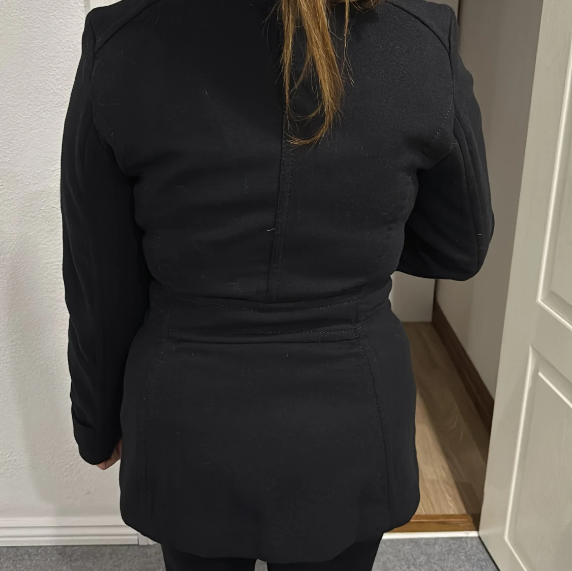 Svart skepparkavaj med knappar - 1