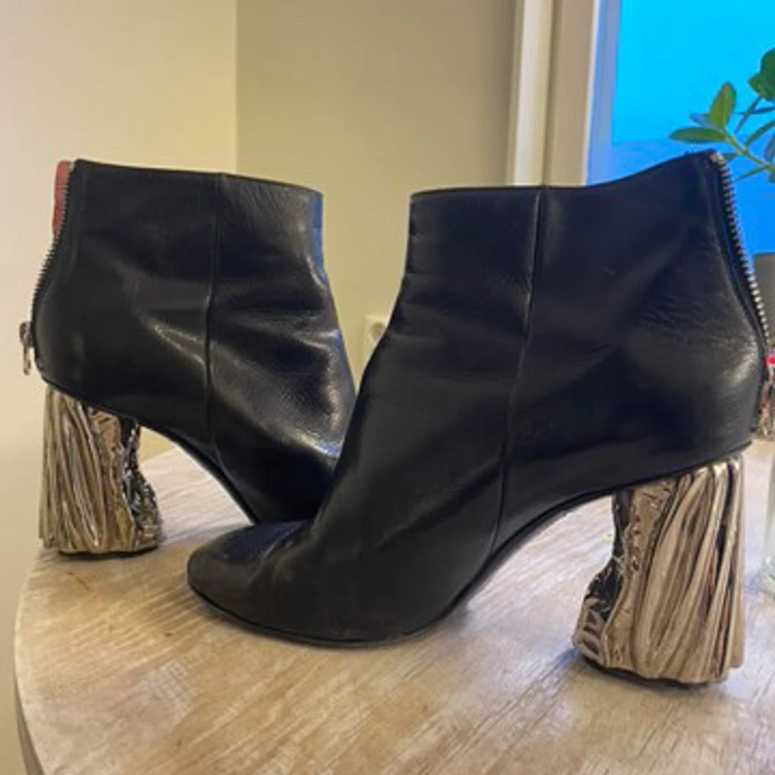 Acne Studios boots med silvrig klack - 1