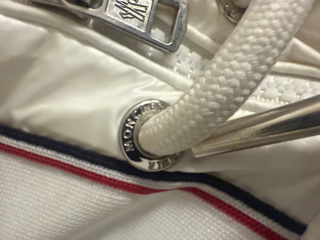 Vit dunväst från Moncler med huva - 1