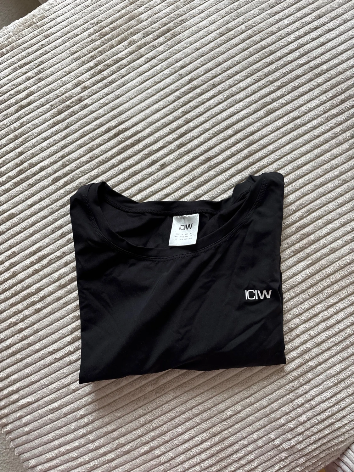 Svart croppad träningstopp ICANIWILL - 1