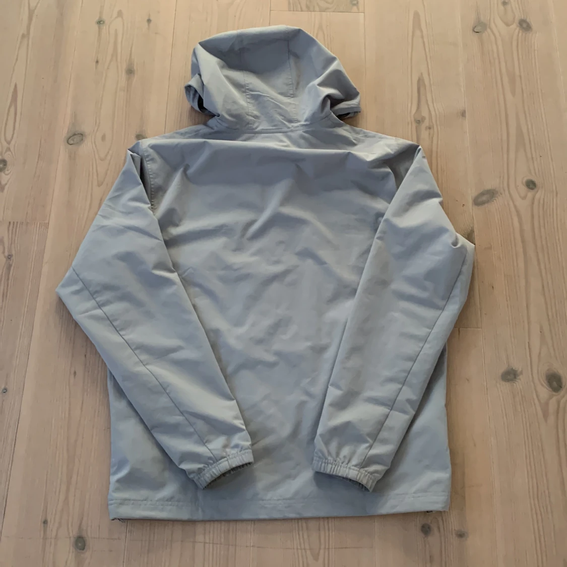 Grå vindjacka från Under Armour - 1