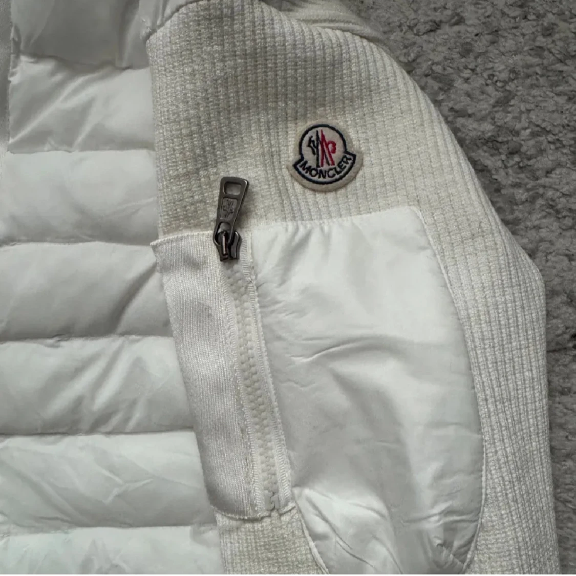 Vit Moncler pufferjacka med huva - 1