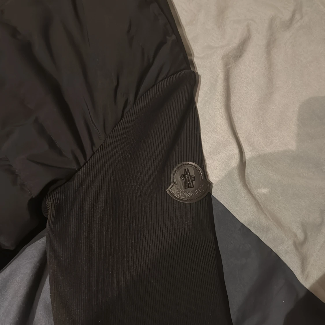 Svart pufferjacka från Moncler Grenoble - 1