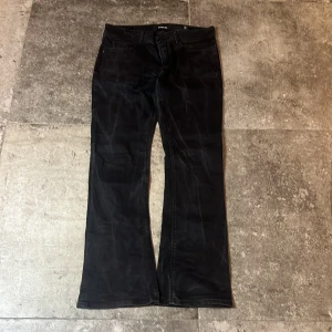 Flared Raw Replay Jeans  - helt störda flared replays för grabbarna👏 riktigt bra skick och en riktigt bra fade, 30/32🫡