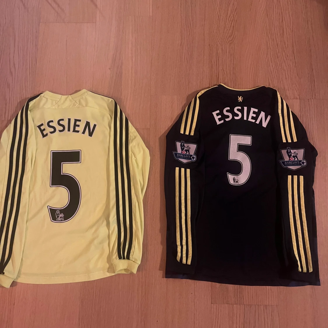 2 st äkta Michael essien longsleeve Chelsea fotbollströjor!