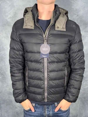 Colmar jacka - Storlek: 46, S|| Skick: mycket bra || Nypris: Ca 5000 kr || Följ för liknande produkter 🍾