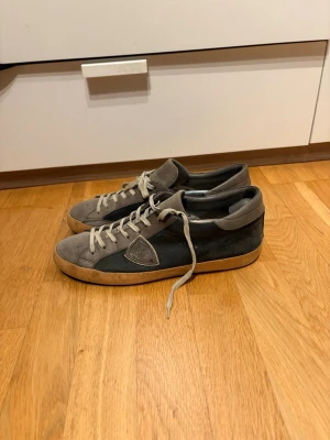 Philippe model trainers - storlek 44 passar 45| skick 8/10 finns defekter| 