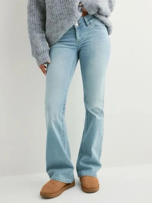 Nelly jeans - Jätte snygga jeans! Tyvärr för tighta vid höften för mig. Uppsyda av professionell. Använd 2 gånger MAX 