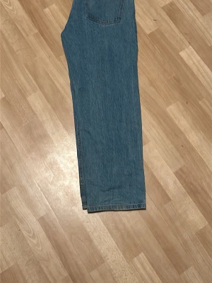 Blå jeans från Piazza Italia, storlek 50 -  34/34 i storlek, baggy blå jeans köpta i Italien. Använd 2 gånger