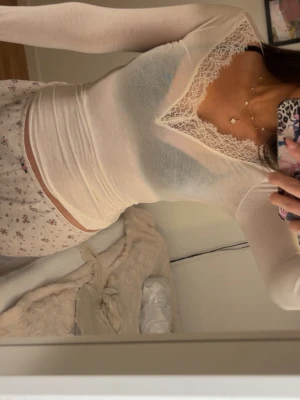 intimissimi cashmere top - säljer min fina intimissimi top för den är för genomskinlig för min smak, använt max 2 ggr