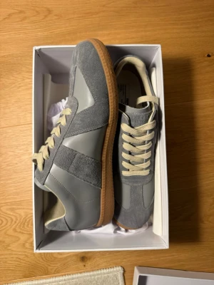 Maison margiela gats (43/gray) - Maison margiela gats (43/gray). Great condition. Same day shipping.