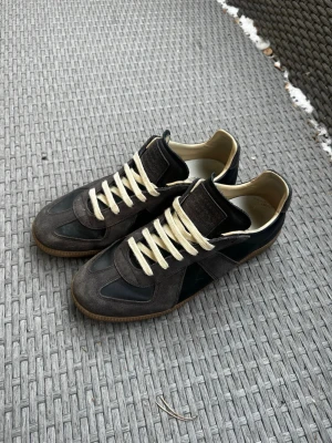 Maison Margiela gats - Brun svarta gats. Riktigt sällsynta och många fejk på denna app men kan garantera att dessa är äkta! Skriv vid funderingar!