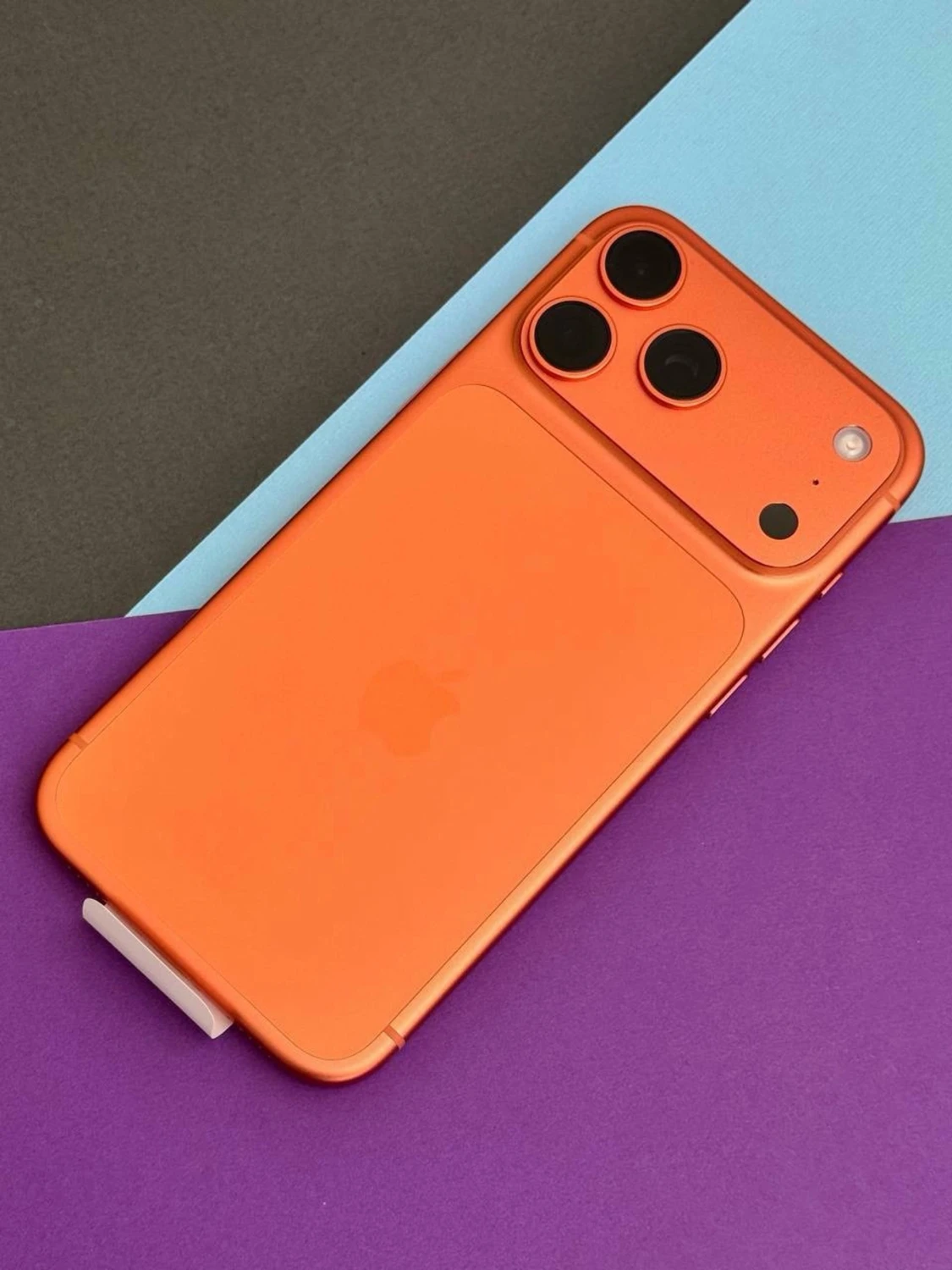 Orange iPhone 17 pro max  - 1