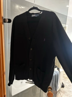 Ralph lauren kofta  - Ralph lauren kofta strl L       Det är en purple label kofta de förklarar priset        Purple label 