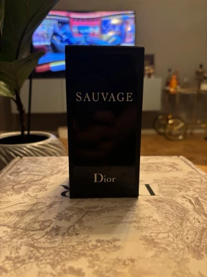 Dior Sauvage Shower gel  - Dior Sauvage Shower Gel. Plasten borta men ej öppnad eller använd. 250 ml. 