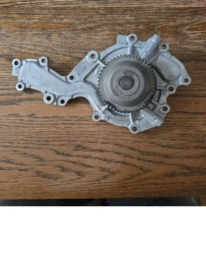 Vattenpump till saab opel renault - Säljer en vattenpump till saab   opel voxhall mm