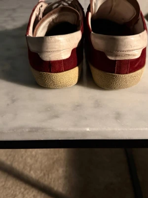 Yves saint laurent skor röda - Säljer mina röda saint Laurent skor storlek 42/43