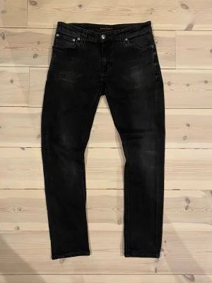 Nudie jeans  - Säljer att par riktigt sjysta nudie jeans som har stl 30W 32L men skulle säga mer att de sitter som ett par 28-29W 30-32L. Dom är i grymt skick och har ett riktigt bra pris!