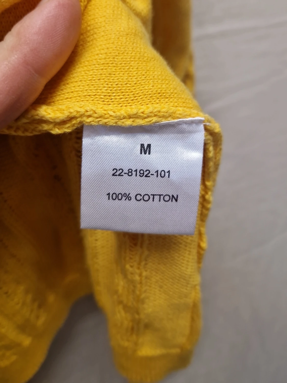 Gul stickad kofta med fickor - 2