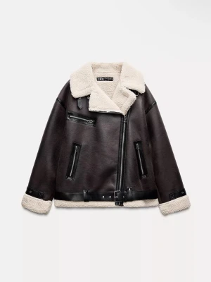 Brun skinnjacka med fuskpäls från Zara - Fin skinnjacka från zara🤎.