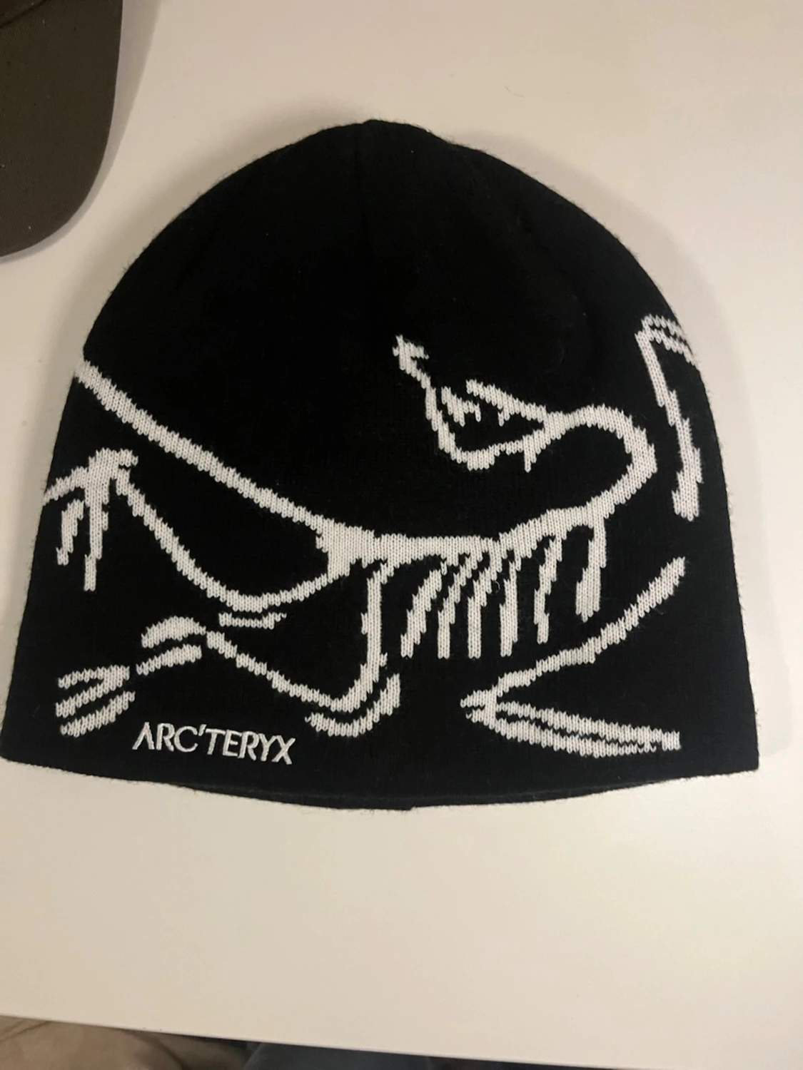 Svart mössa från Arc'teryx
