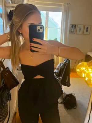 Bandeutopp - Svart, fin topp från Zara!😚