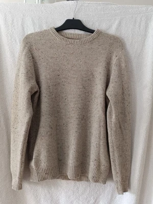 Stickad tröja från these glory days. Storlek M - En snygg stickad tröja från these glory days i storlek M. Mycket bra skick, nästan aldrig använd. 