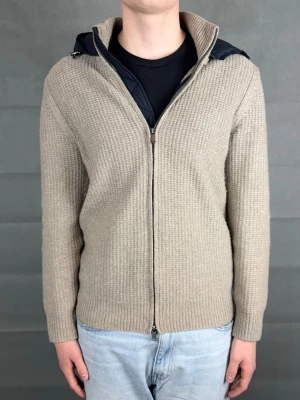 Eftertraktad Massimo dutti Cardigan - Massimo dutti Cardigan | Storlek: L,  passar M | Mycket bra skick | Modellen är 183 och väger ca 70 kg | Hör gärna av dig vid frågor och funderingar! 🤗