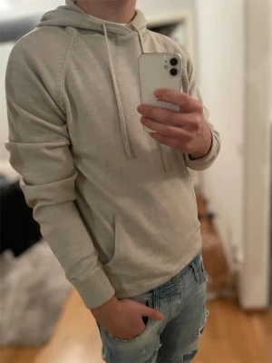 Beige merino ull hoodie - 100% merino ull | skick 8/10✅| (lite för stor för mig) | skriv vid frågor eller funderingar!