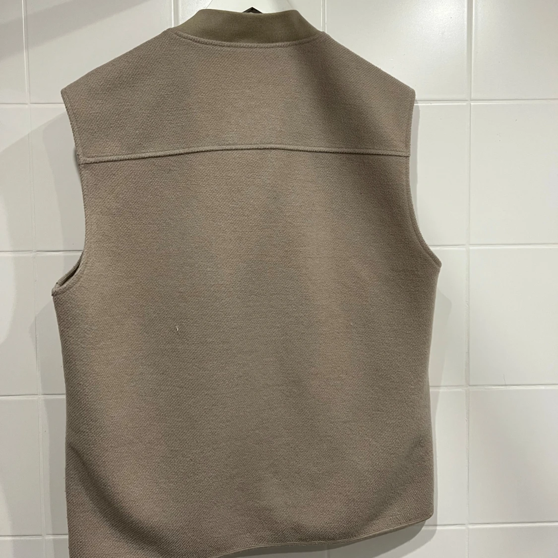 Beige ullväst från Dobber med dragkedja - 2