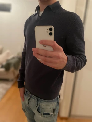 Mörkblå pikétröja These Glory Days - Sjukt bra passform | skick 9/10✅ skriv vid frågor eller funderingar!